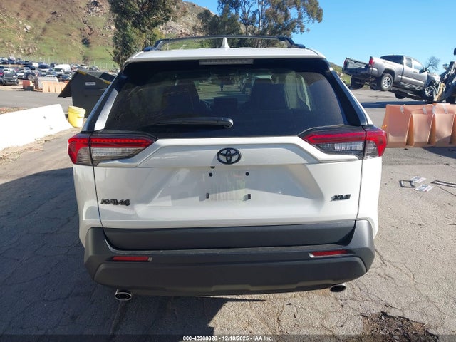 Toyota Rav4 Xle Premium 2022 2T3C1RFV7NW231028 Image 16