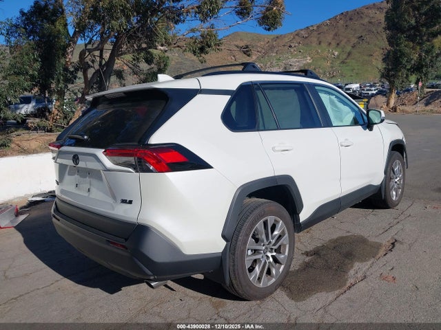 Toyota Rav4 Xle Premium 2022 2T3C1RFV7NW231028 Image 4
