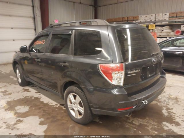 2011 SUBARU FORESTER JF2SHABC0BH768615 Photo 2