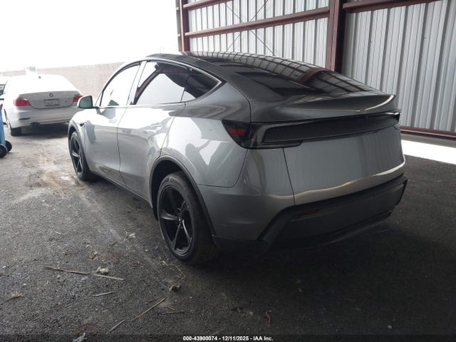 2026 TESLA MODEL Y 7SAYGDEDXTF434131 Photo 2