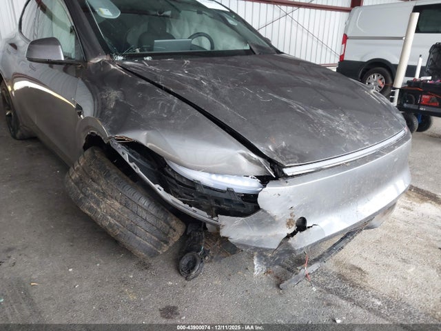 2026 TESLA MODEL Y 7SAYGDEDXTF434131 Photo 5