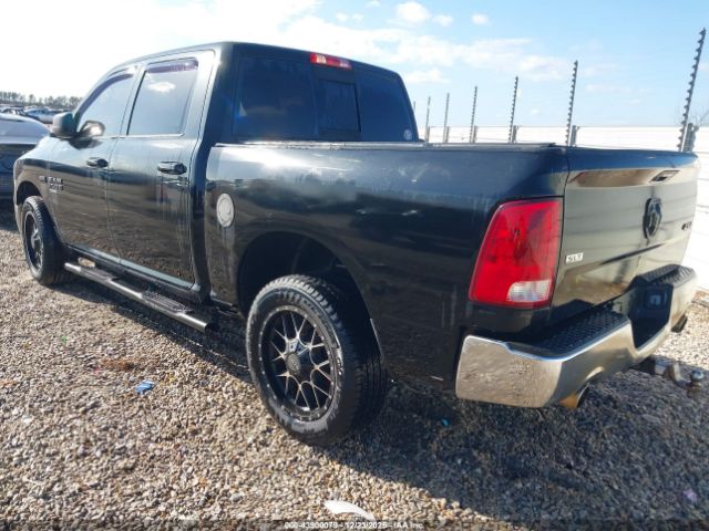 2019 RAM 1500 CLASSIC 3C6RR7LT8KG622458 Photo 2