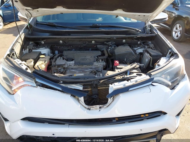 2T3WFREV6JW510920 Toyota Rav4 Xle