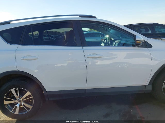 2T3WFREV6JW510920 Toyota Rav4 Xle