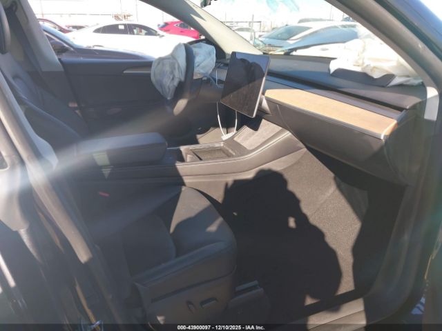 2024 TESLA MODEL Y 7SAYGDEEXRA227463 Photo 4