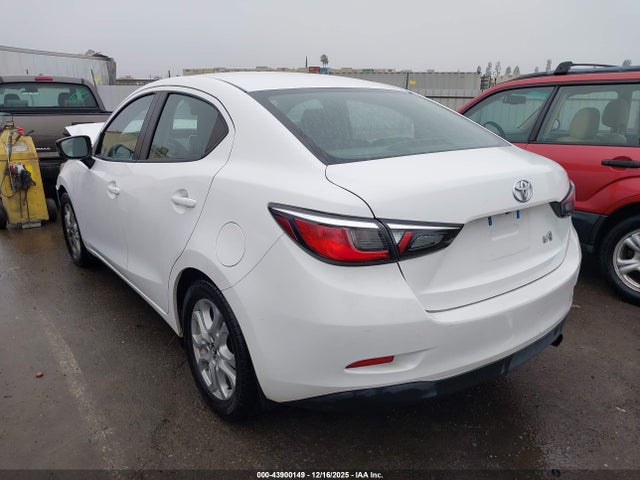 43900149 :رقم المزاد ، 3MYDLBYV0JY314731 vin ، 2018 Toyota Yaris Ia مزاد بيع
