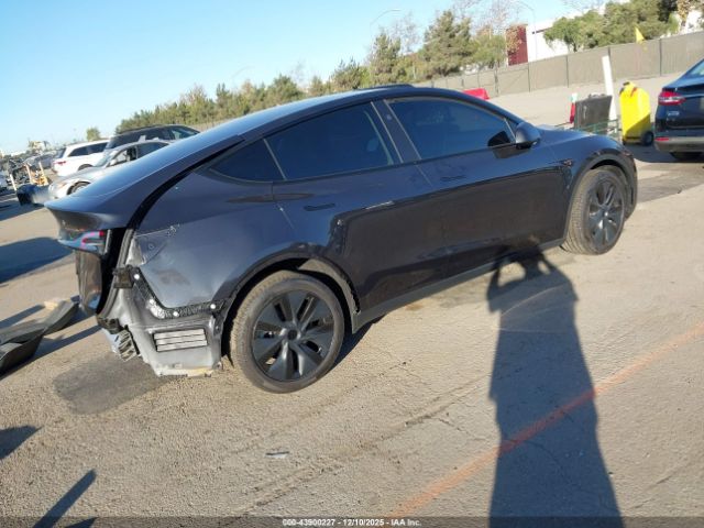 2024 TESLA MODEL Y 7SAYGDED6RF149676 Photo 3