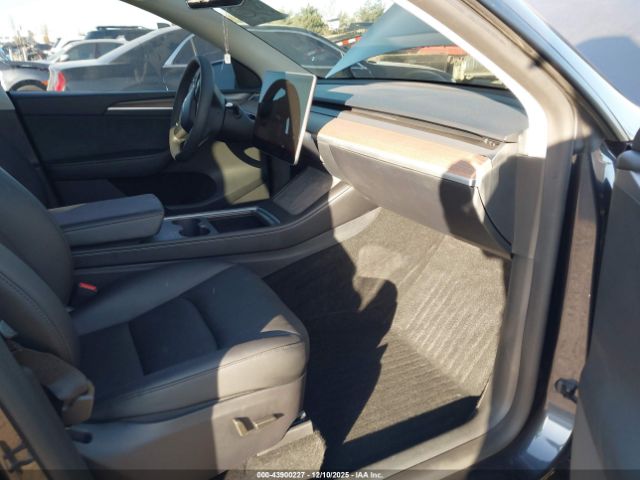 2024 TESLA MODEL Y 7SAYGDED6RF149676 Photo 4