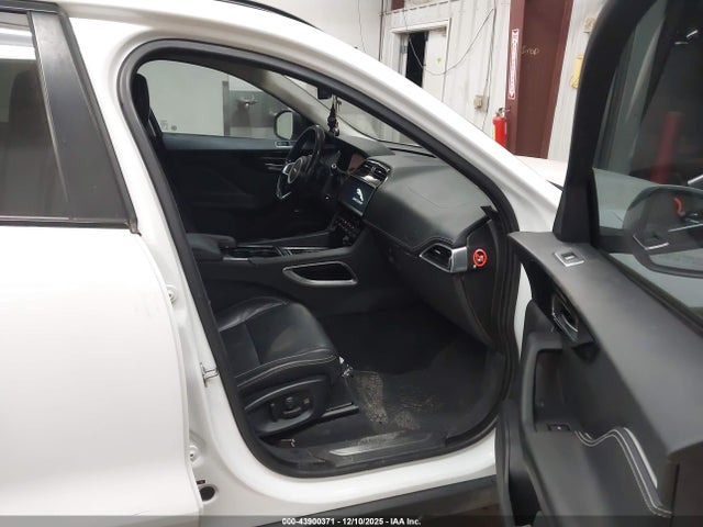 2017 JAGUAR F-PACE SADCL2BV9HA099291 Photo 4