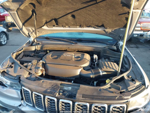 1C4RJEAG4JC311847 Jeep Grand Cherokee Laredo 4x2