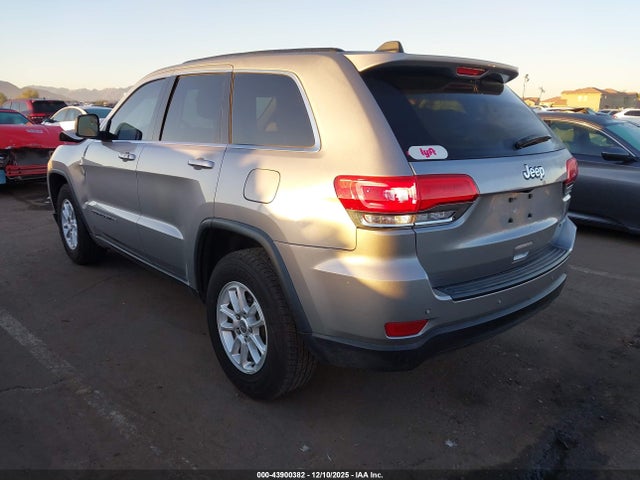 1C4RJEAG4JC311847 Jeep Grand Cherokee Laredo 4x2