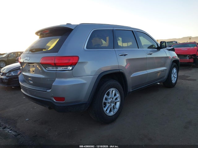 1C4RJEAG4JC311847 Jeep Grand Cherokee Laredo 4x2