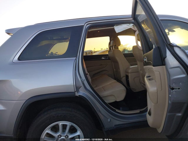 1C4RJEAG4JC311847 Jeep Grand Cherokee Laredo 4x2