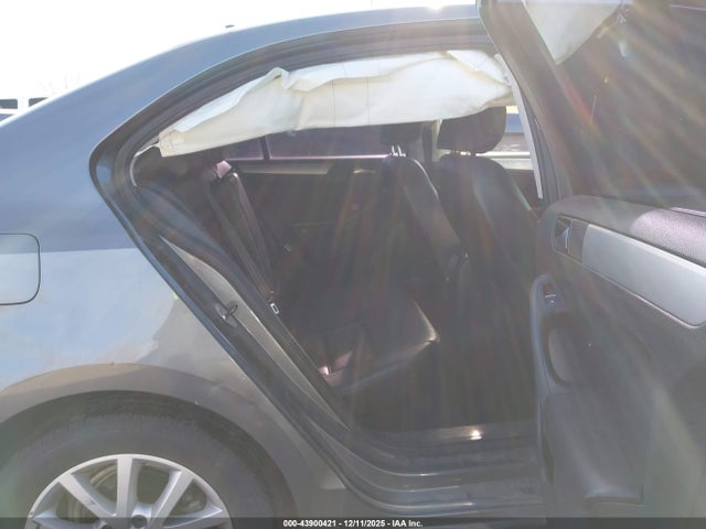 3VWD17AJ0EM421300 Volkswagen Jetta 1.8t Se