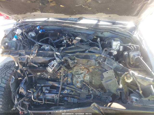 43900479 :رقم المزاد ، 1N6AD0EV0FN739889 vin ، 2015 Nissan Frontier مزاد بيع