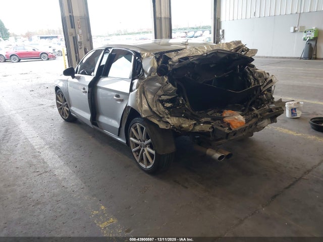 2015 AUDI A3 WAUAJGFF9F1096653 Photo 2