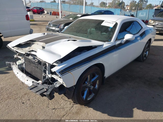 Dodge Challenger 2014 2C3CDYAG9EH139708 Image 2