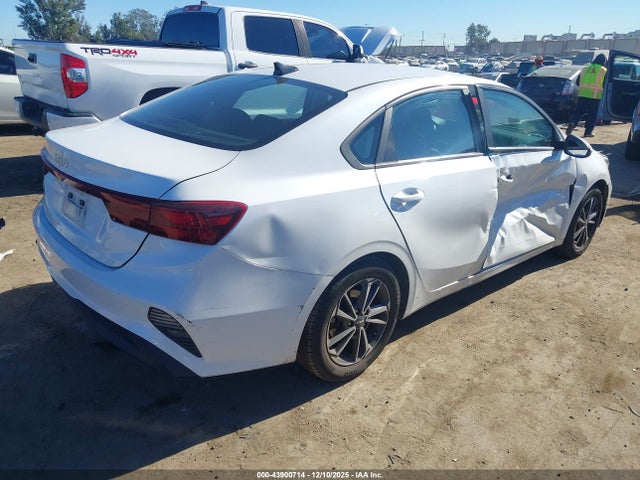 3KPF24ADXNE474369 KIA Forte Lxs