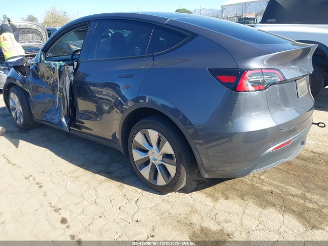 2022 TESLA MODEL Y 7SAYGDEE4NF561954 Photo 2