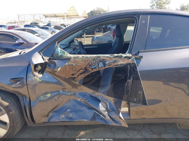 2022 TESLA MODEL Y 7SAYGDEE4NF561954 Photo 5