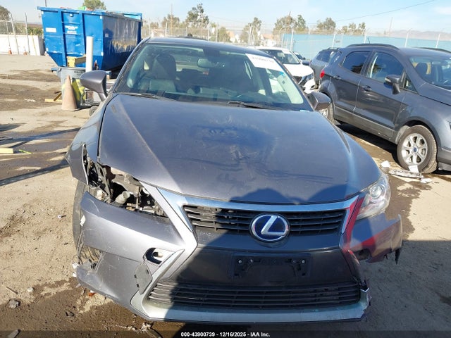 JTHKD5BH3F2233072 Lexus CT 200H
