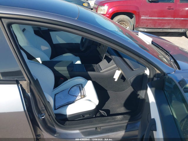 2025 TESLA MODEL 3 5YJ3E1ET7SF926407 Photo 4