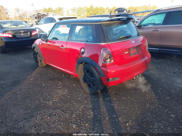 2007 MINI COOPER S WMWMF73537TT80411 Photo 2