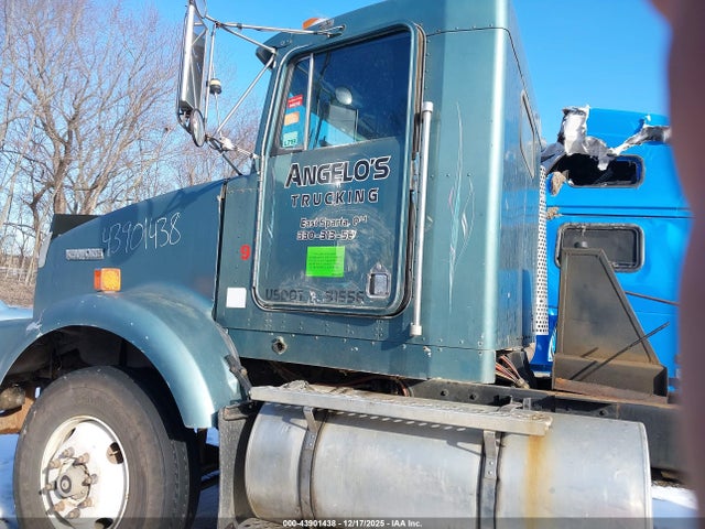 43901438 :رقم المزاد ، 1XKDD59X6JS507868 vin ، 1988 Kenworth Construction T800 مزاد بيع
