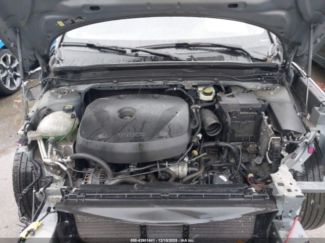 2021 VOLVO XC40 YV4162UK2M2427343 Photo 9