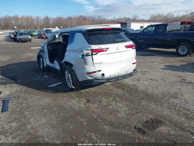 2022 MITSUBISHI OUTLANDER JA4J4TA88NZ082894 Photo 2