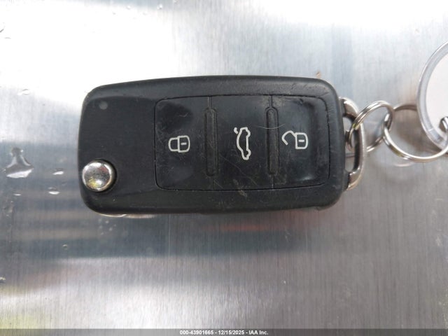 2017 VOLKSWAGEN TIGUAN WVGAV7AXXHK004093 Photo 10