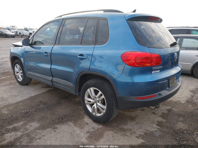 2017 VOLKSWAGEN TIGUAN WVGAV7AXXHK004093 Photo 2