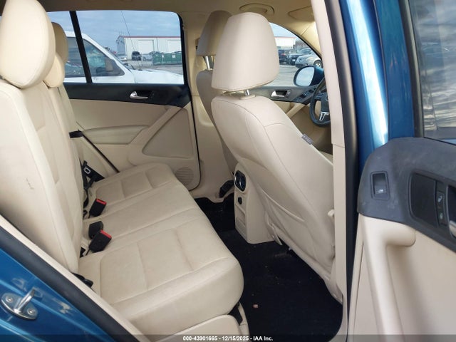 2017 VOLKSWAGEN TIGUAN WVGAV7AXXHK004093 Photo 7