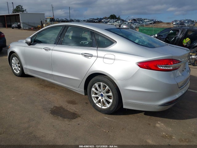 Ford FUSION S 2017 3FA6P0G78HR126228 Image 3