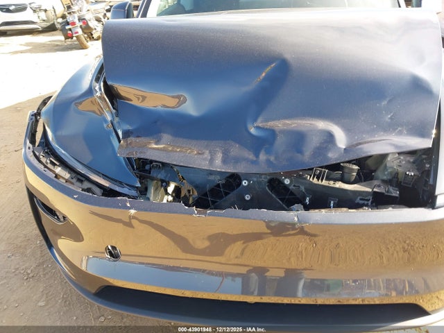 2026 TESLA MODEL Y 7SAYGDED5TA462609 Photo 5