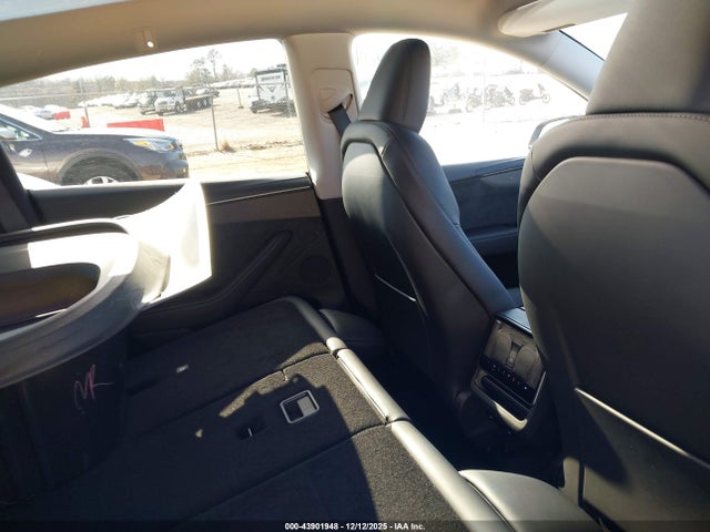 2026 TESLA MODEL Y 7SAYGDED5TA462609 Photo 7