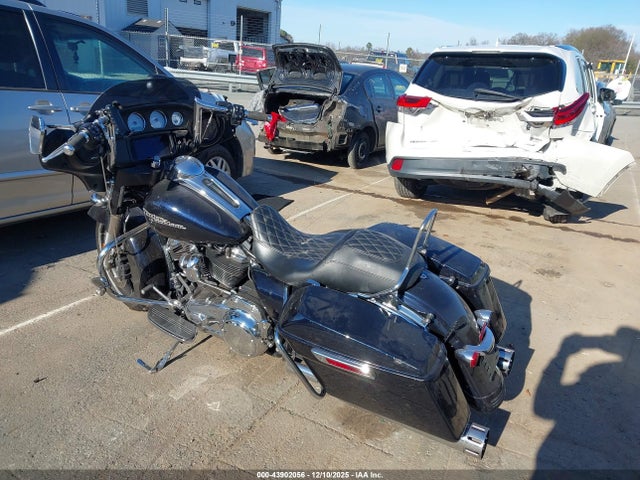 2020 HARLEY-DAVIDSON FLHX 1HD1KBC1XLB628606 Photo 2