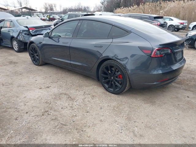 2018 TESLA MODEL 3 5YJ3E1EA6JF048255 Photo 2