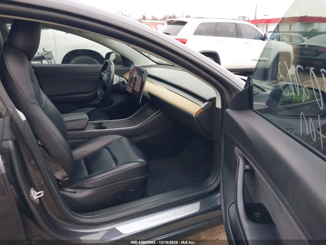 2018 TESLA MODEL 3 5YJ3E1EA6JF048255 Photo 4