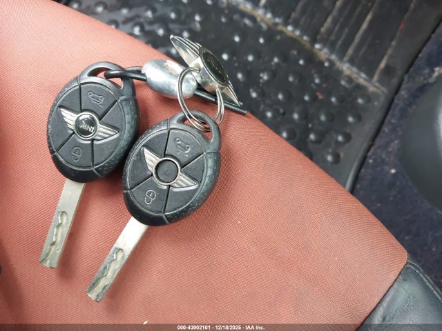2005 MINI COOPER S WMWRH33495TF81939 Photo 10