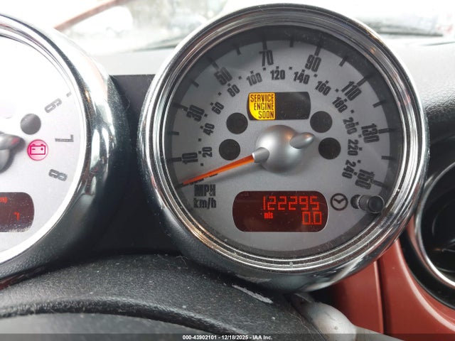 2005 MINI COOPER S WMWRH33495TF81939 Photo 6