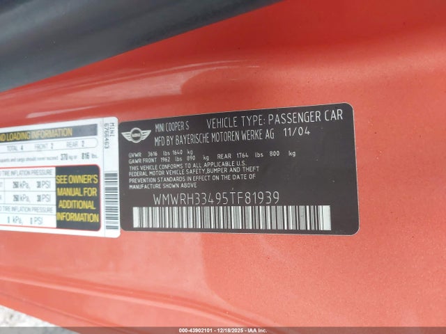2005 MINI COOPER S WMWRH33495TF81939 Photo 8