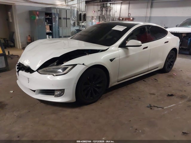 2018 TESLA MODEL S 5YJSA1E2XJF277084 Photo 1