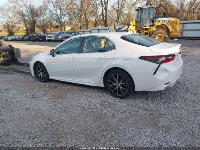 2022 TOYOTA CAMRY 4T1G11BK2NU058073 Photo 2