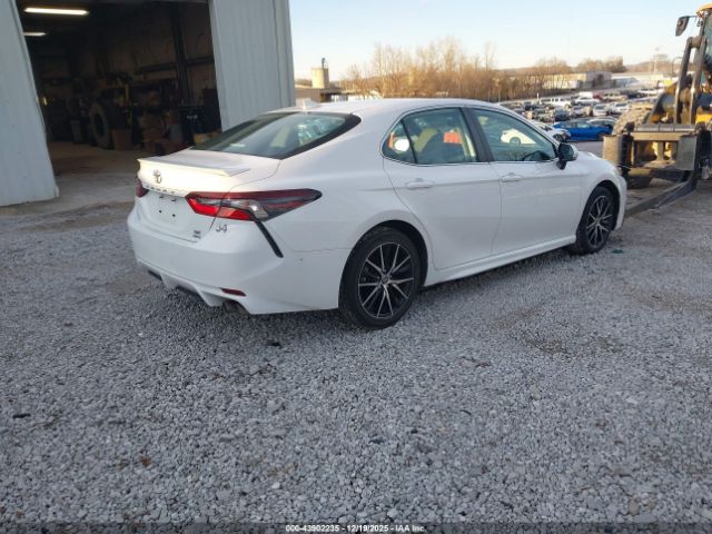 2022 TOYOTA CAMRY 4T1G11BK2NU058073 Photo 3