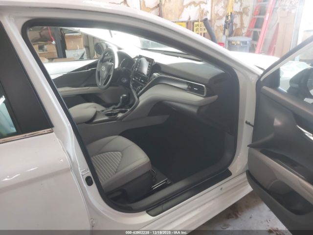 2022 TOYOTA CAMRY 4T1G11BK2NU058073 Photo 4