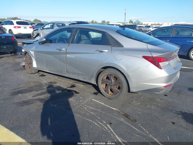 2022 HYUNDAI ELANTRA 5NPLM4AG1NH083291 Photo 2