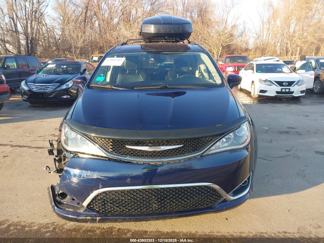 2017 Chrysler Pacifica Touring-l მანქანა იყიდება აუქციონზე, vin: 2C4RC1BG2HR576138, აუქციონის ნომერი: 43902303