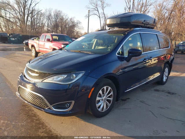 2017 Chrysler Pacifica Touring-l მანქანა იყიდება აუქციონზე, vin: 2C4RC1BG2HR576138, აუქციონის ნომერი: 43902303