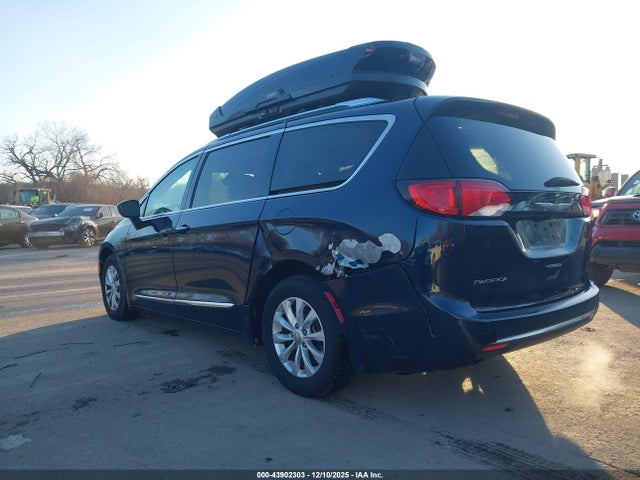 2017 Chrysler Pacifica Touring-l მანქანა იყიდება აუქციონზე, vin: 2C4RC1BG2HR576138, აუქციონის ნომერი: 43902303
